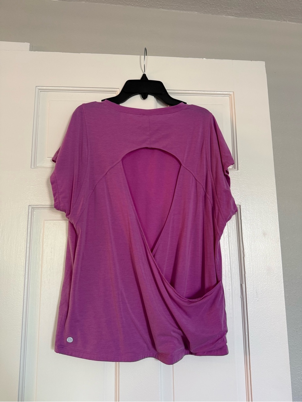 Cute Zella by Nordstrom Crew Neck Dark Pink Short Sleeve Top w Back Cut Out Sz M